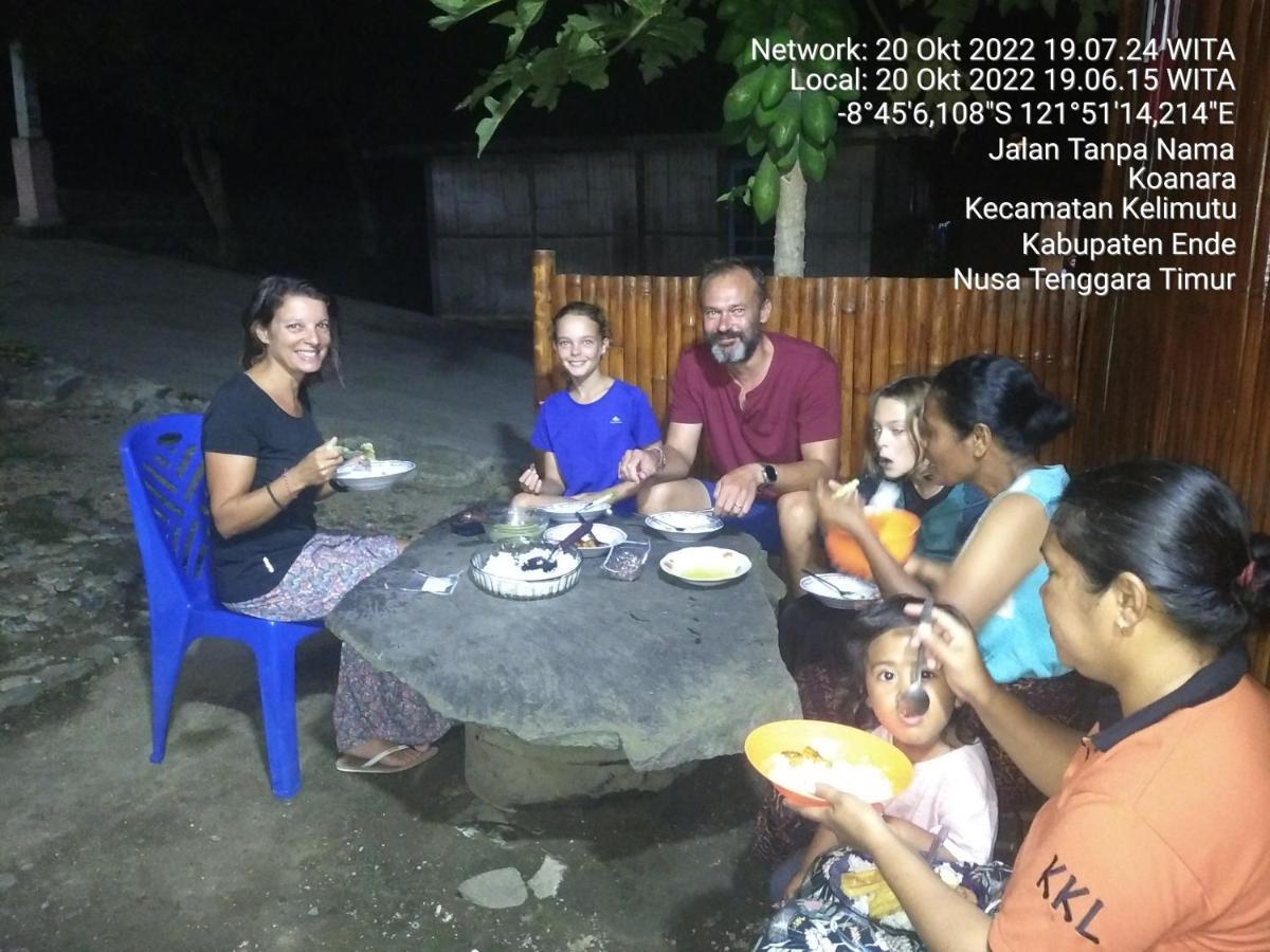 Family Guest House Moni Kelimutu Buitenkant foto